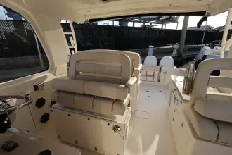 Thumbnail von Boston Whaler 380 Realm