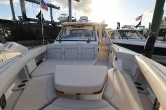 Thumbnail von Boston Whaler 380 Realm