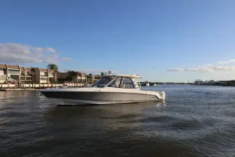 Thumbnail von Boston Whaler 380 Realm