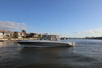 Thumbnail von Boston Whaler 380 Realm