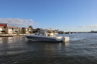 Thumbnail von Boston Whaler 380 Realm