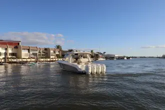 Thumbnail von Boston Whaler 380 Realm