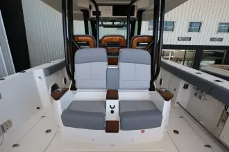 Thumbnail von Boston Whaler 360 Outrage