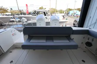 Thumbnail von Boston Whaler 360 Outrage