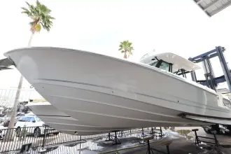 Thumbnail von Boston Whaler 360 Outrage