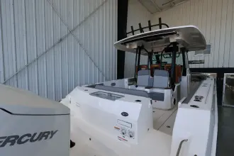 Thumbnail von Boston Whaler 360 Outrage