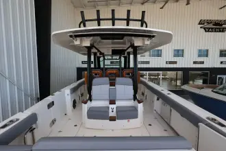 Thumbnail von Boston Whaler 360 Outrage