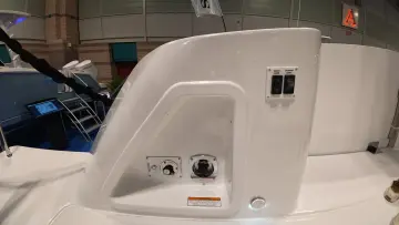 Thumbnail von Cruisers Yachts 38 VTR EC