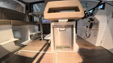 Thumbnail von Cruisers Yachts 38 VTR EC