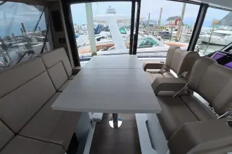 Thumbnail von Cruisers Yachts 38 VTR EC