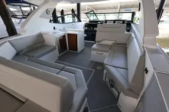 Thumbnail von Cruisers Yachts 38 GLS OB