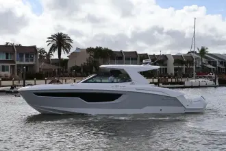 Thumbnail von Cruisers Yachts 38 GLS OB