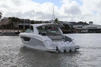 Thumbnail von Cruisers Yachts 38 GLS OB