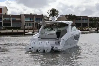 Thumbnail von Cruisers Yachts 38 GLS OB