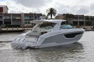 Thumbnail von Cruisers Yachts 38 GLS OB