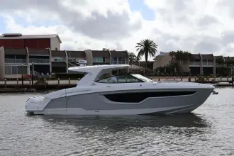 Thumbnail von Cruisers Yachts 38 GLS OB