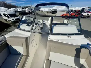 Thumbnail von Boston Whaler 210 Vantage