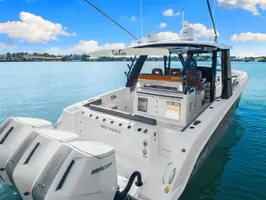 Thumbnail von Boston Whaler 420 Outrage