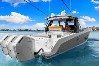 Thumbnail von Boston Whaler 420 Outrage