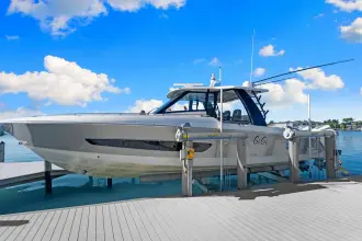 Thumbnail von Boston Whaler 420 Outrage