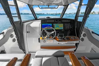 Thumbnail von Boston Whaler 420 Outrage