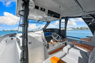Thumbnail von Boston Whaler 420 Outrage