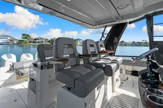 Thumbnail von Boston Whaler 420 Outrage