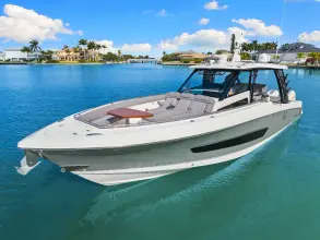 Thumbnail von Boston Whaler 420 Outrage