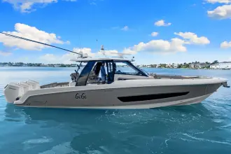 Thumbnail von Boston Whaler 420 Outrage