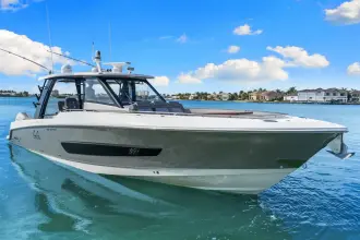 Thumbnail von Boston Whaler 420 Outrage