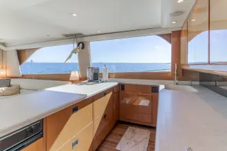 Thumbnail von Viking 58 Enclosed Bridge