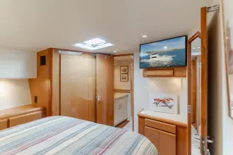 Thumbnail von Viking 58 Enclosed Bridge