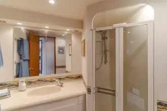 Thumbnail von Viking 58 Enclosed Bridge