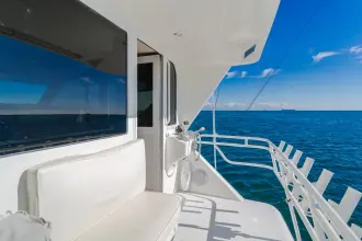 Thumbnail von Viking 58 Enclosed Bridge