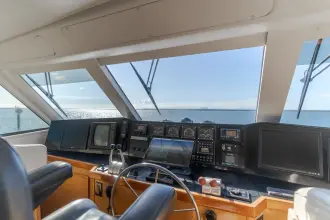 Thumbnail von Viking 58 Enclosed Bridge