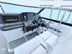 Thumbnail von Formula 330 Crossover Bowrider