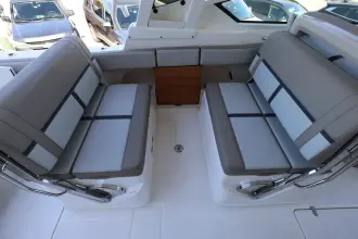 Thumbnail von Boston Whaler 330 Vantage