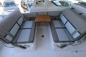 Thumbnail von Boston Whaler 330 Vantage