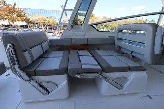 Thumbnail von Boston Whaler 330 Vantage