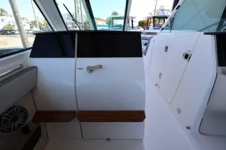 Thumbnail von Boston Whaler 330 Vantage