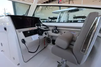 Thumbnail von Boston Whaler 330 Vantage