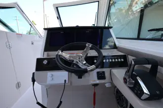Thumbnail von Boston Whaler 330 Vantage