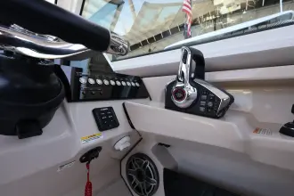 Thumbnail von Boston Whaler 330 Vantage