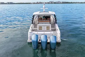Thumbnail von Boston Whaler 42 Outrage