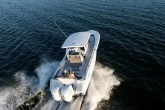 Sea Hunt Ultra 305 Coffin Box