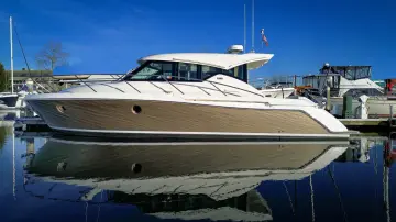 Tiara Yachts 39 Coupe
