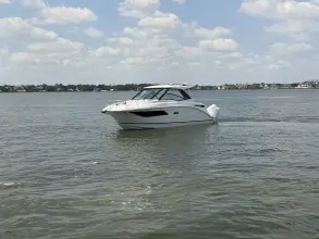 Sea Ray 320 Sundancer Outboard