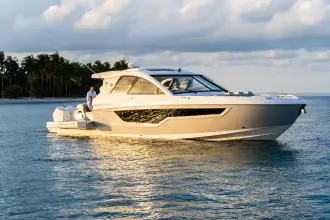 Thumbnail von Cruisers Yachts 50 GLS OB
