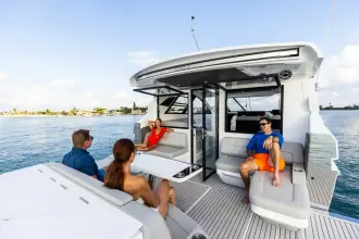 Thumbnail von Cruisers Yachts 50 GLS OB
