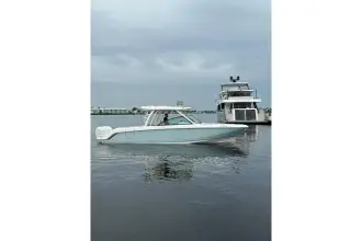 Thumbnail von Boston Whaler 320 Vantage